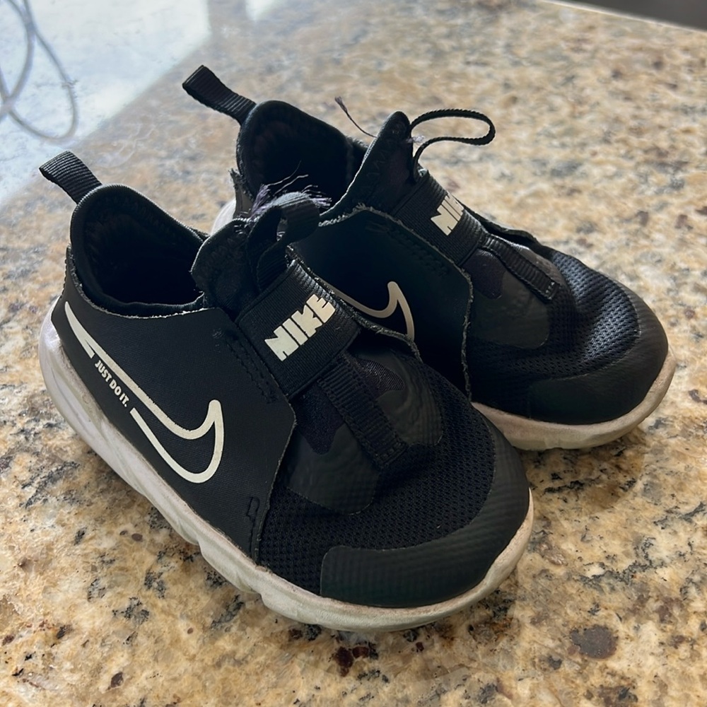 Toddler Nike Flex Runner 2 (Size 7C) good condition